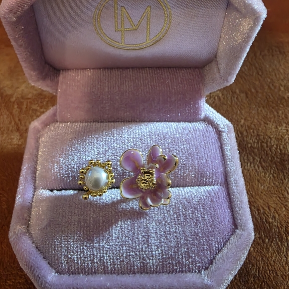 LAMENO Pink and Gold Floral Pearl Ring - Picture 6 of 6